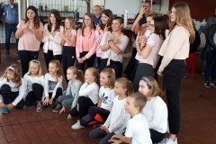 Die beiden Hip-Hop-Mädel-Gruppen des TV Verl begeisterten mit viel Rhythmus die Zuschauer in  "Harrys Garage" .